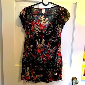 rue21 sheer flowered short sleeve top.  Size medium.